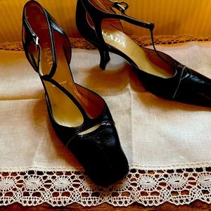 Prada Women’s Black T Strap Leather Pump Size 39 (8.5) Ex. condition+ detailing.